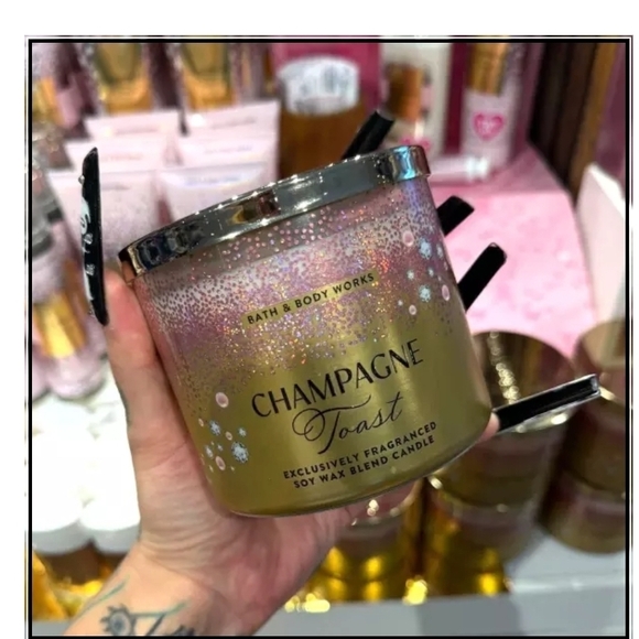 Bath & Body Works Champagne Toast 3-Wick Candle - Picture 2 of 4